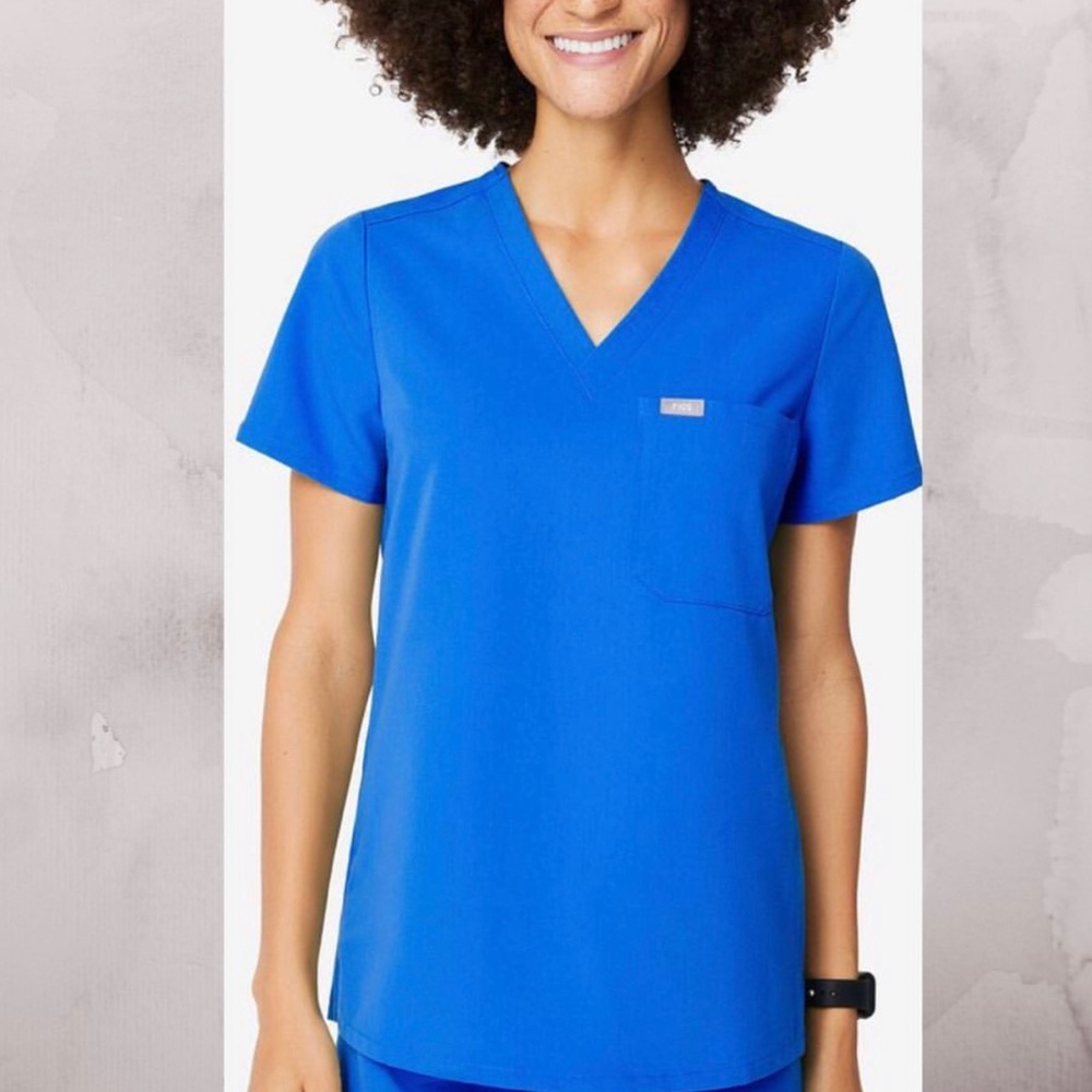 Figs One pocket catarina top